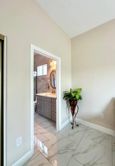 הוילה Midway City New Renovated House In Little Saigon מראה חיצוני תמונה