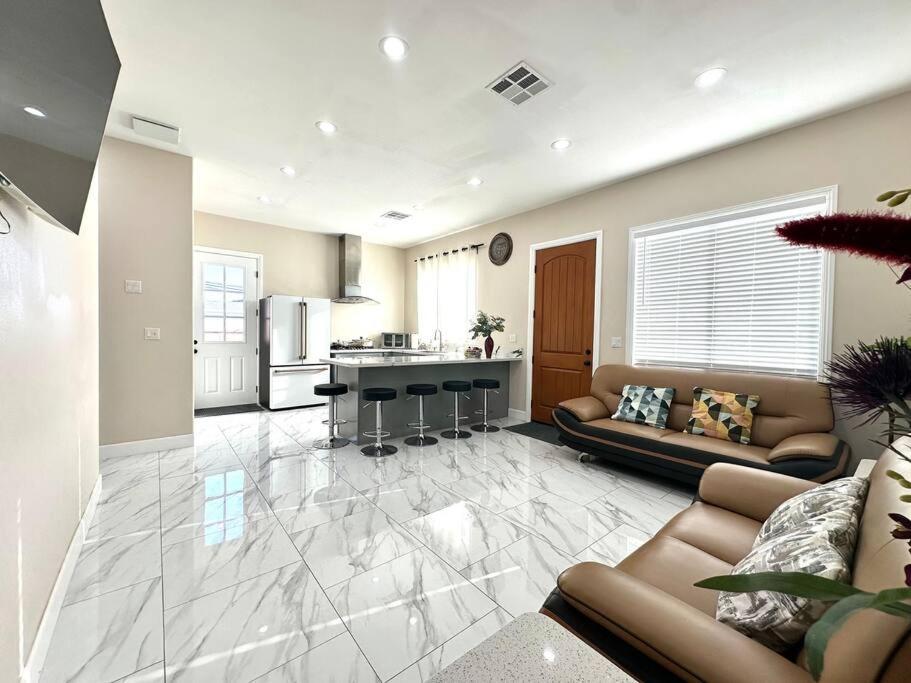 הוילה Midway City New Renovated House In Little Saigon מראה חיצוני תמונה