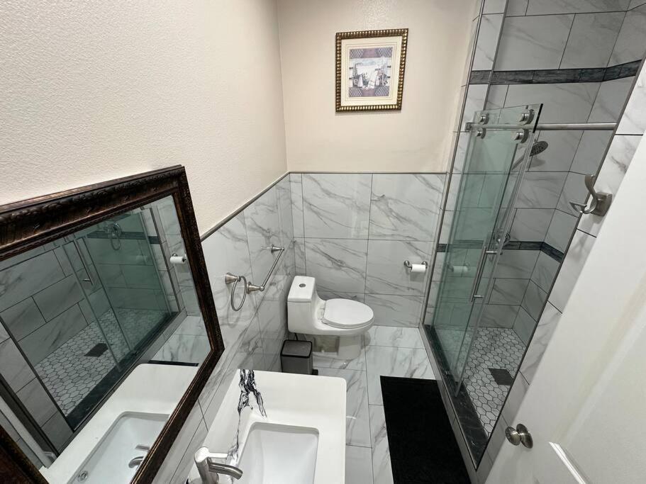 הוילה Midway City New Renovated House In Little Saigon מראה חיצוני תמונה